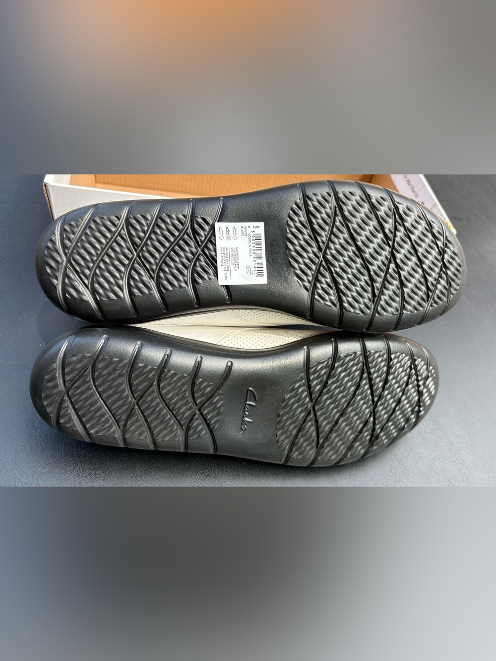 NEW women’s white leather Clark’s Cloudsteppers shoes. Lightweight flats - Picture 10 of 10